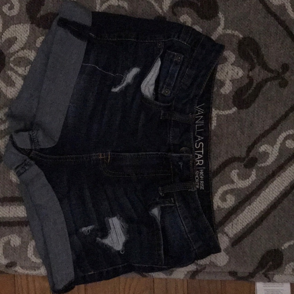 Cute booty shorts !